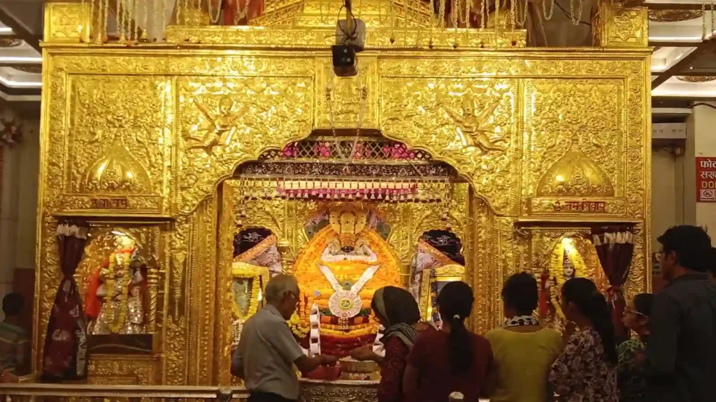 Devotional stay near Khatu Shyam Mandir Varanasi with peaceful ambiance